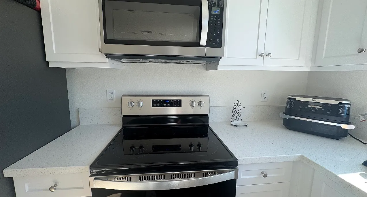 4 bed, 1976 sqft, $3,800 — Photo 2