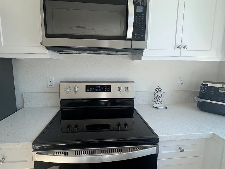 4646 Florence Dr — Photo 2