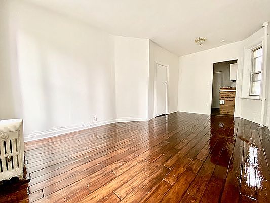 1st image of 451 W 36th St #5