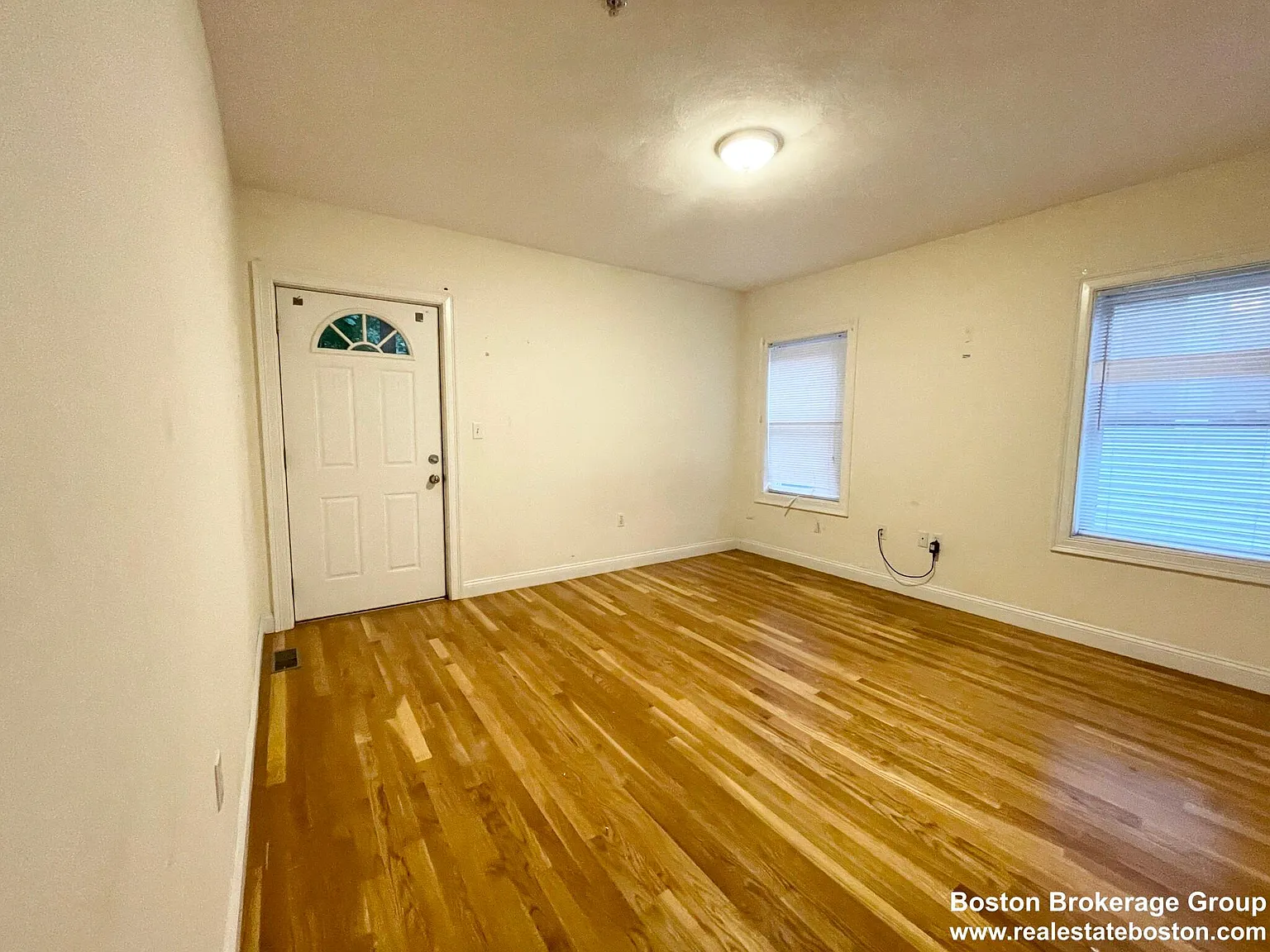 4 bed, 9999 sqft, $3,000 — Photo 4