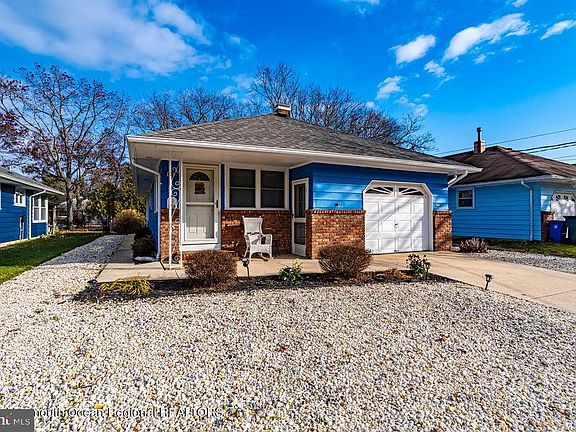 2nd image of 28 Mount Matterhorn Ln