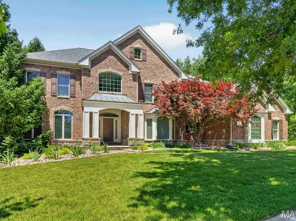1059 Greystone Manor Pkwy, Chesterfield, MO 63005