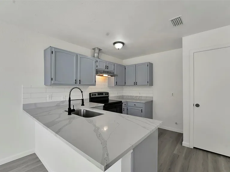1019 Sanders Dr — Photo 13