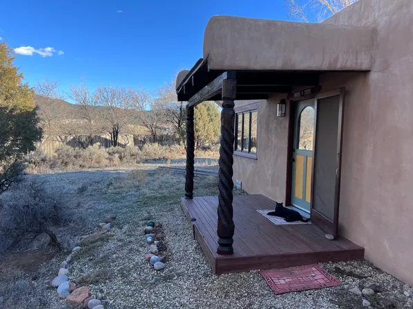 (undisclosed Address), Taos, NM 87571