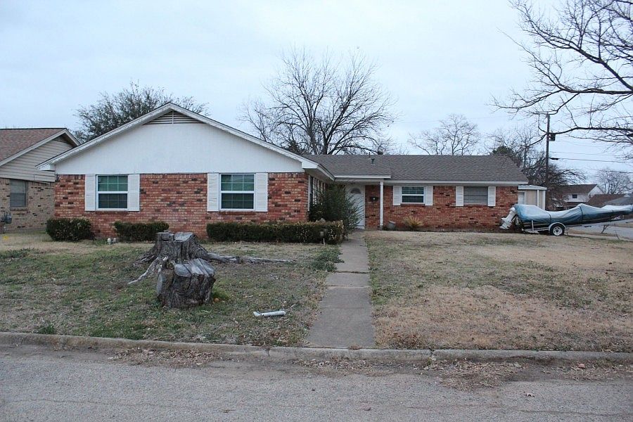 1st image of 425 Deer Creek Rd