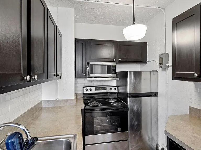 Piccadilly Apartments — Photo 40