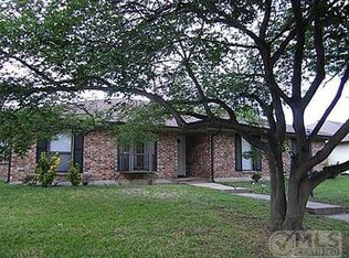 1917 Chesham Dr, Carrollton, TX 75007