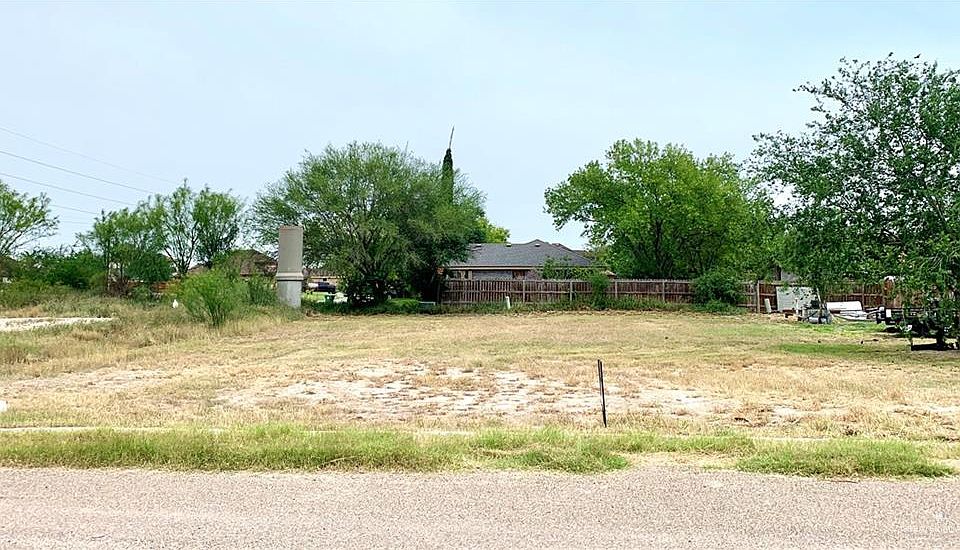 1st image of 805 Oak Dr
