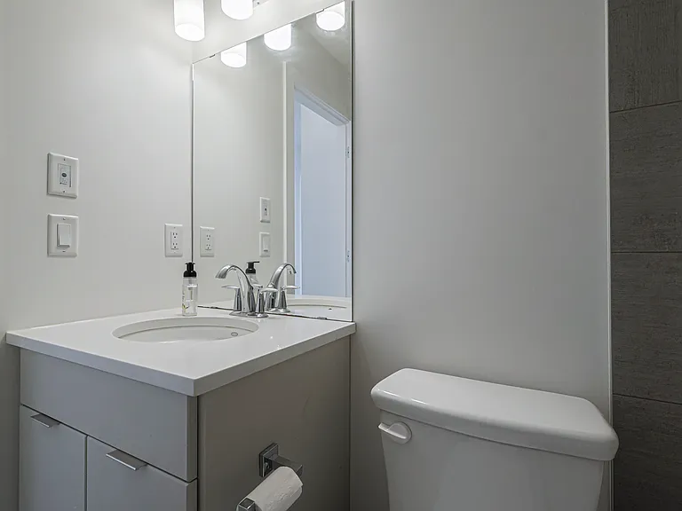 1704 Keene Cres SW — Photo 32