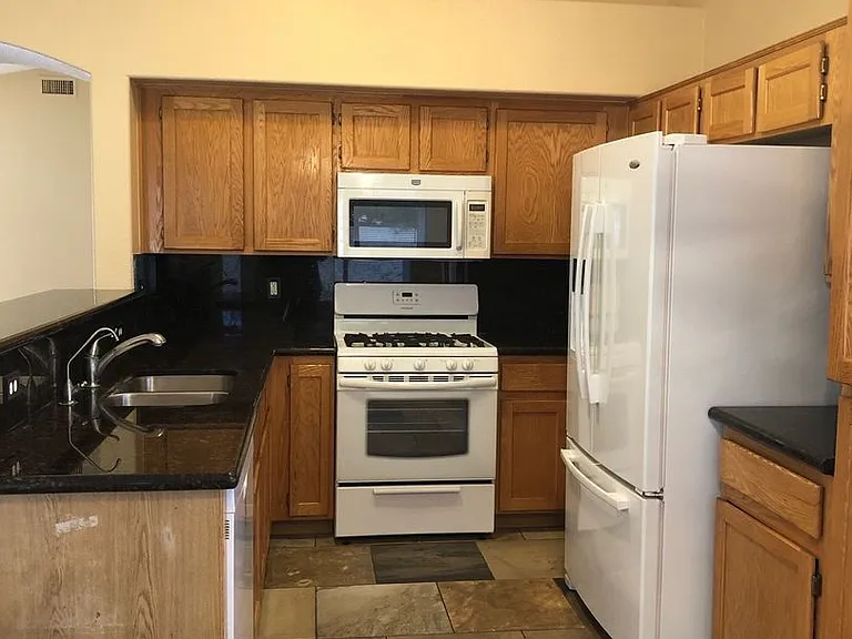 8025 Hurricane Cove Ct — Photo 7