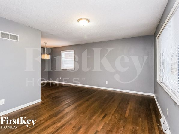 4900 N Sycamore Dr, Kansas City, MO 64119