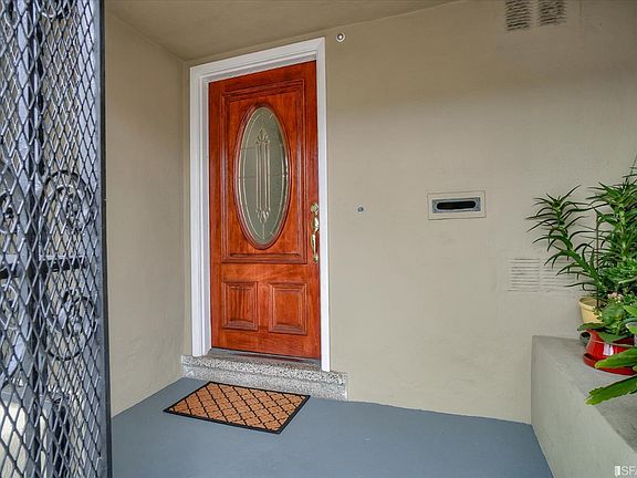 3rd image of 2818 Yorba St
