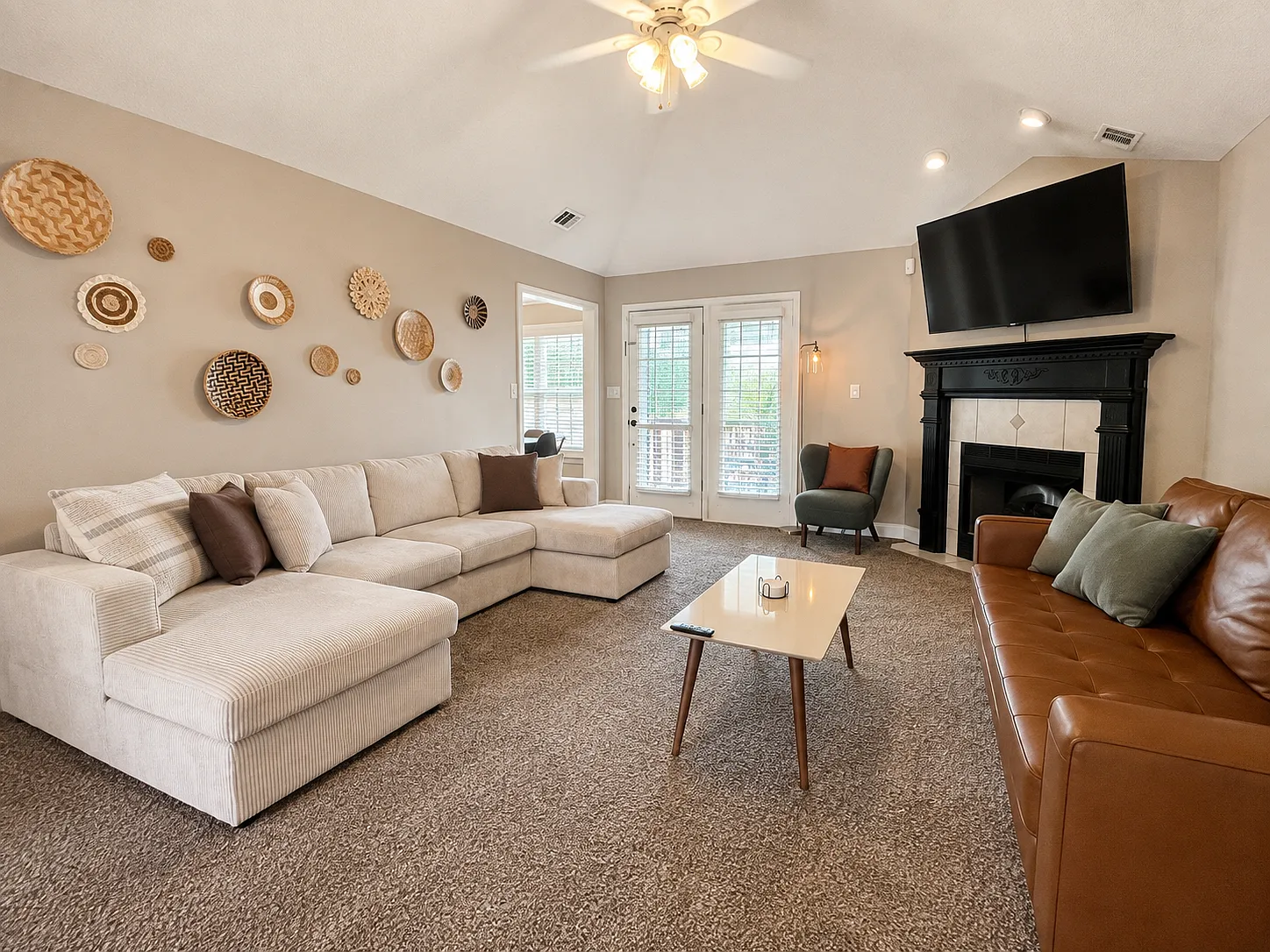 5 bed, 2373 sqft, $6,000 — Photo 1