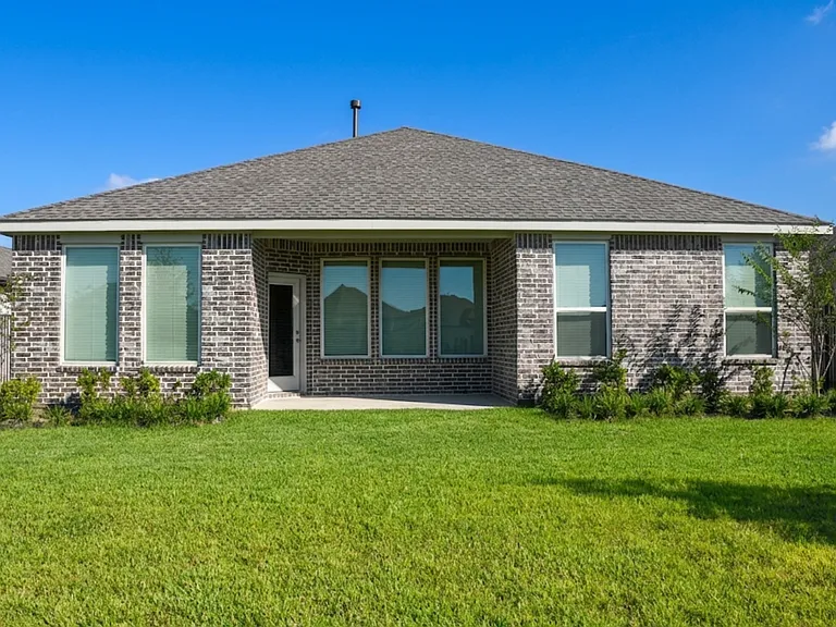 2613 Lago Costa Dr — Photo 3