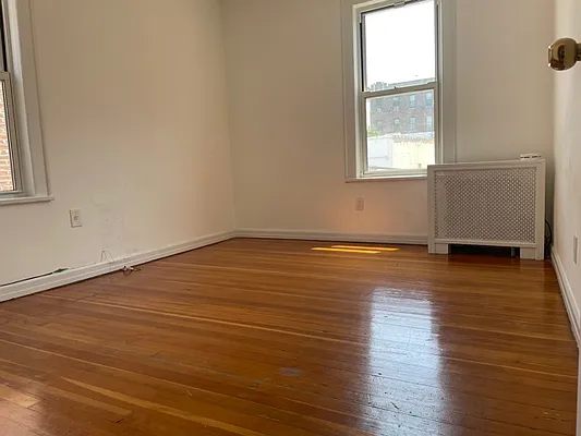 Rented by Alexiou Realty | media 4