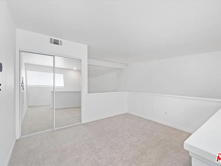 5530 Owensmouth Ave #316 — Photo 12