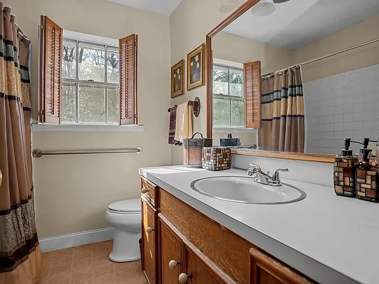 1310 Spring Valley Dr — Photo 8