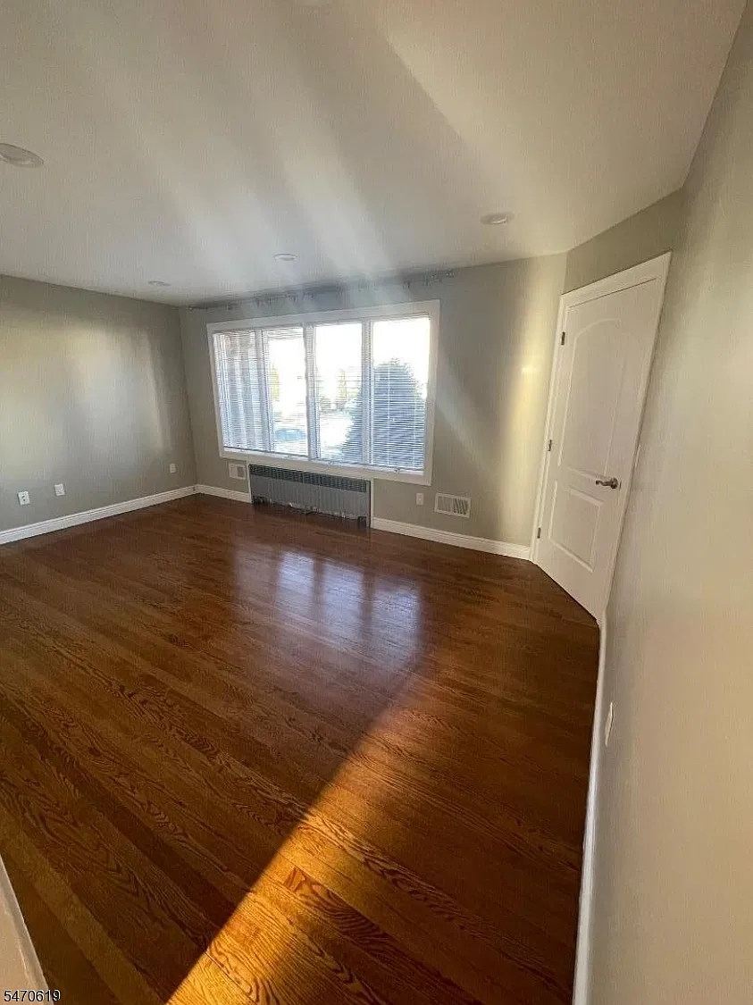 3 bed, 1.0 bath, $2,500 — Photo 2