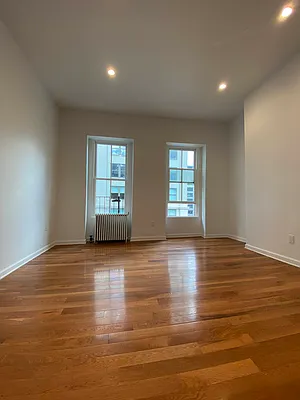 Rented by Dynamik Realty | media 18