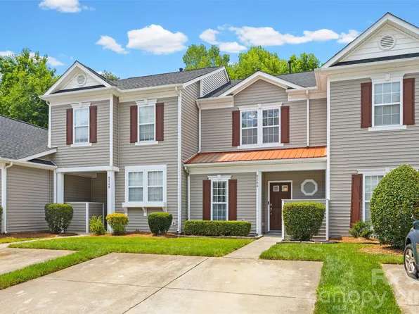 8244 Carob Tree Ln, Charlotte, NC 28215