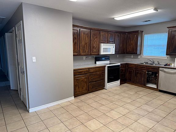 Eat-In-Kitchen