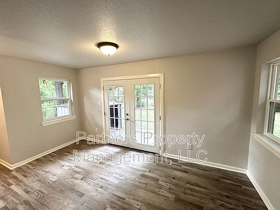 5th image of 2409 Cottonwood Pl