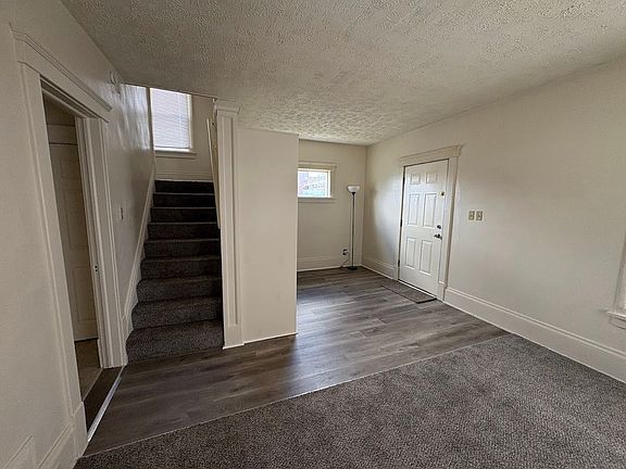 2nd image of 901 Clarendon Ave SW