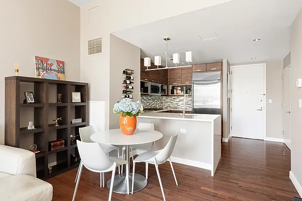 Sold by R New York | media 5