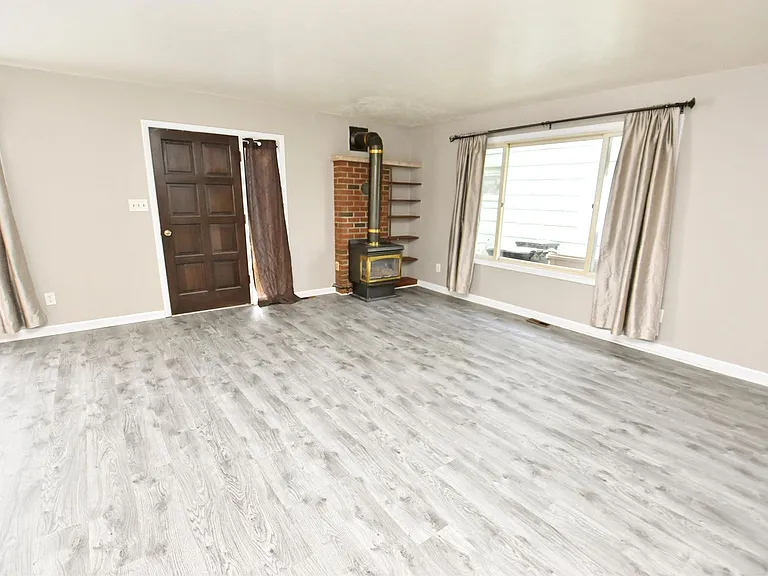 1023 Oakland St — Photo 6