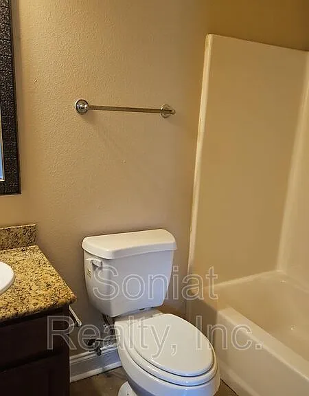 4020 Baudin St — Photo 9