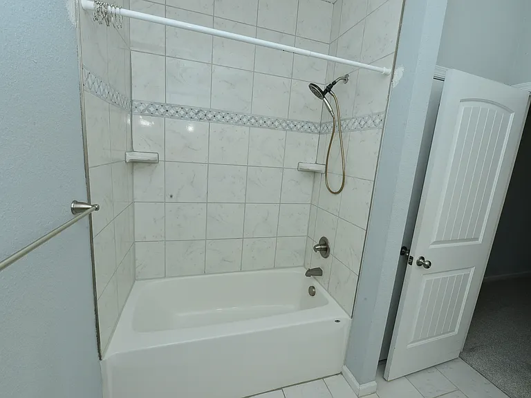 4219 Helen St — Photo 14