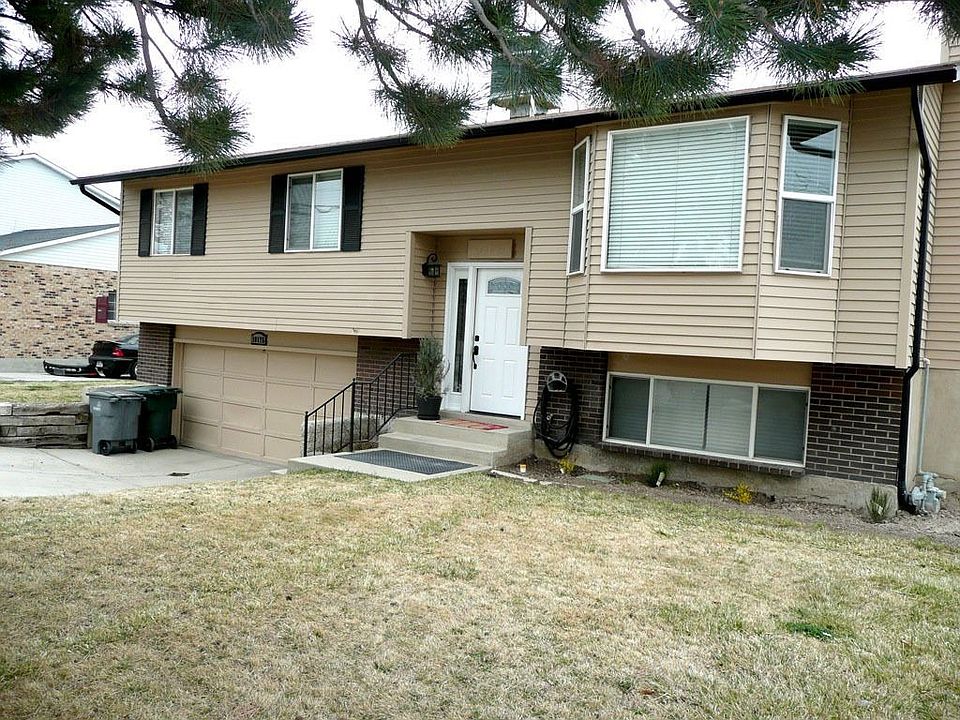 New paint, door, shutters & gutters in 2008