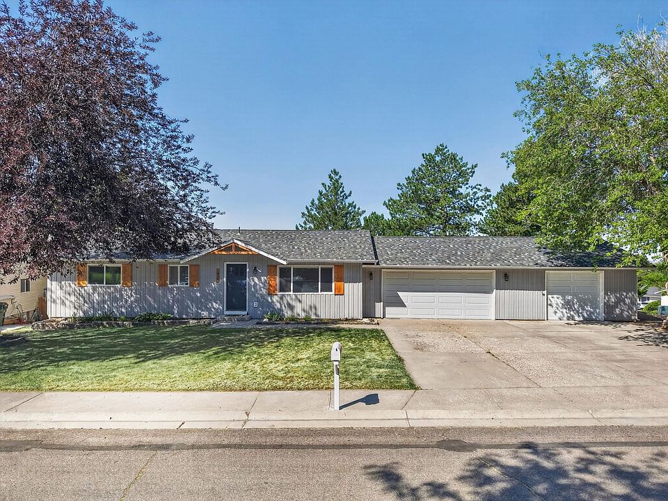 1st image of 1421 Bluebell Cir
