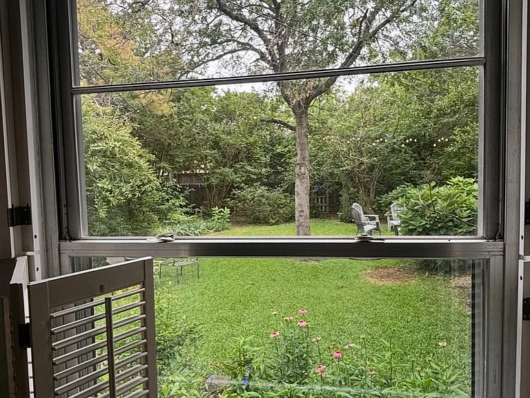 4028 Clover Ln — Photo 15