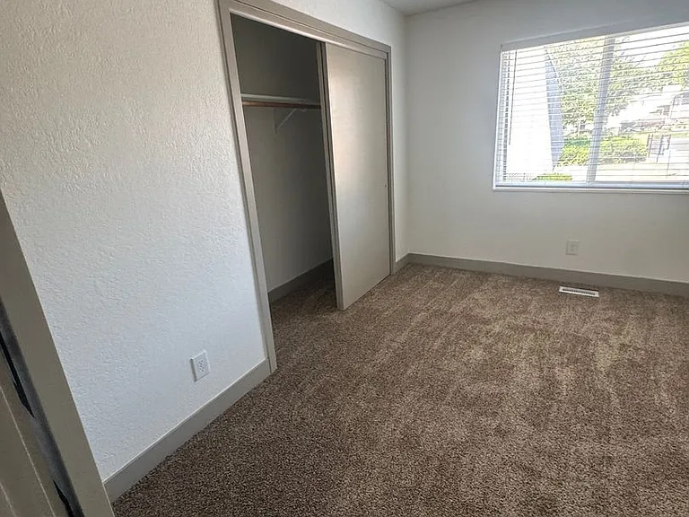 The Katmai Apartments — Photo 41