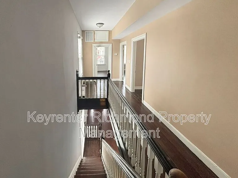 2220 E Marshall St — Photo 8