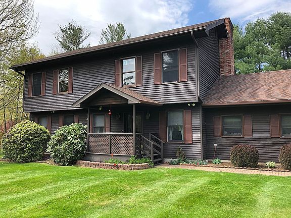 3rd image of 8 Pine Mountain Cir