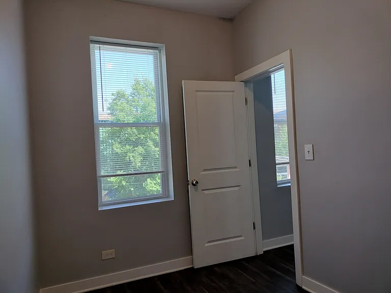 4800 S Winchester Ave — Photo 4