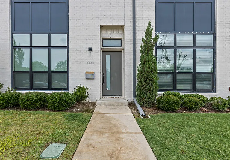 3138 Wayside Ave — Photo 2