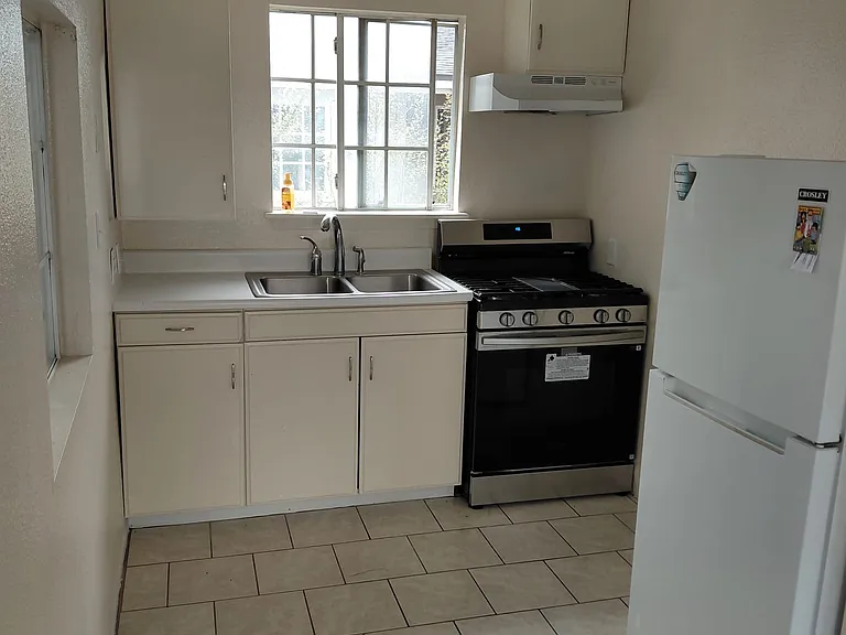 2865 Birch Ave — Photo 2