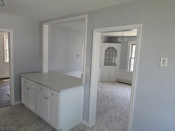 5th image of 301 Manning Ave