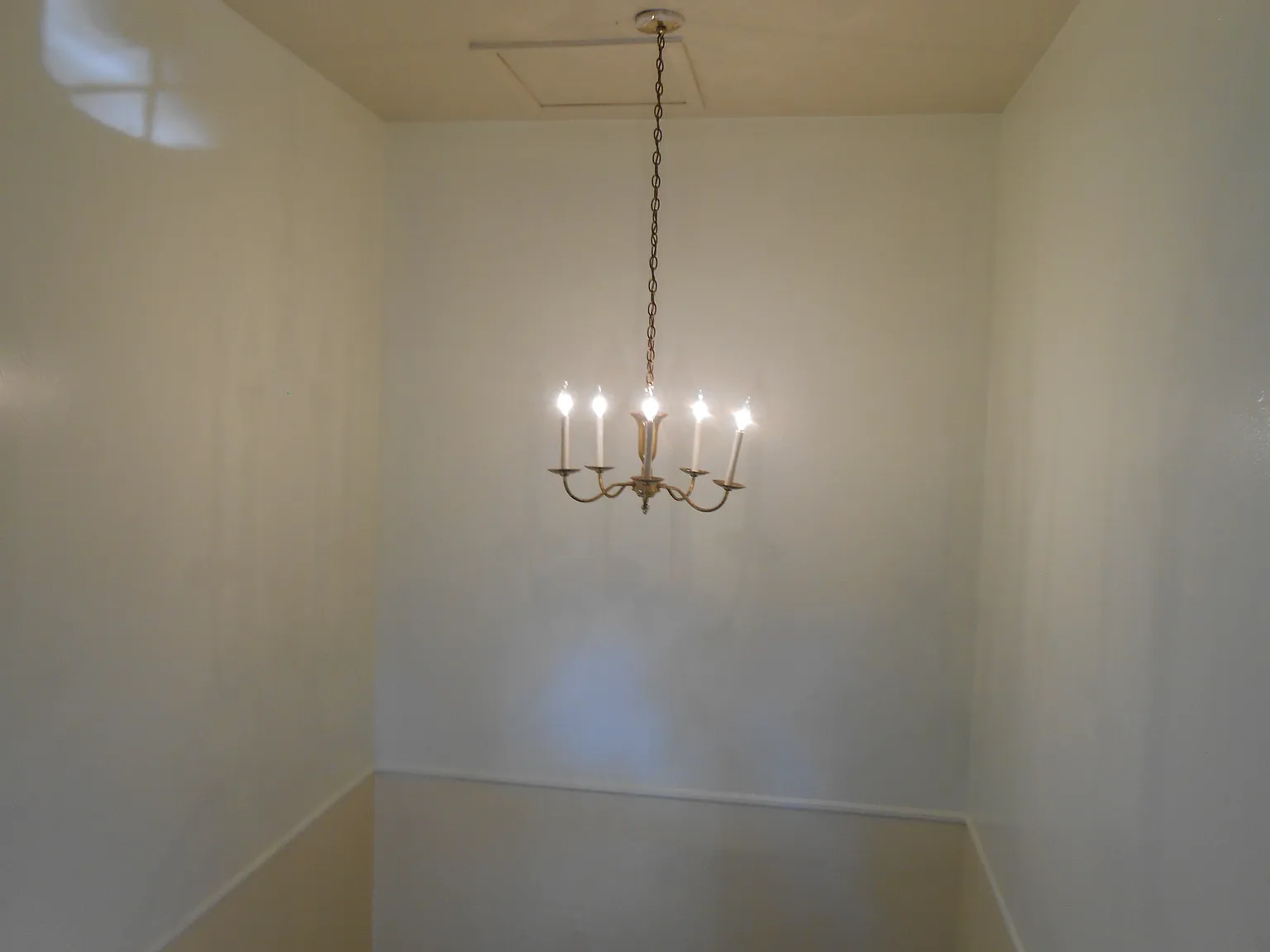 139 E Hill St — Photo 2