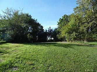3rd image of 10604 Woodland Ave