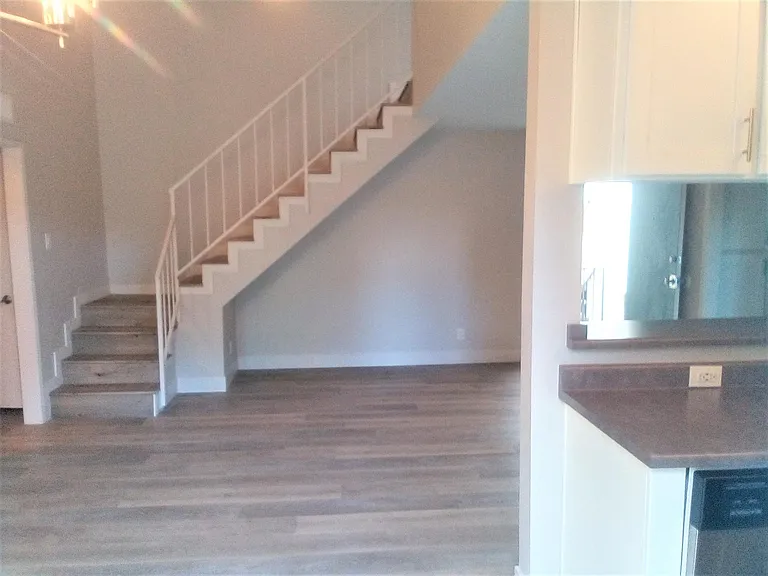 11230 Camarillo St #201 — Photo 6