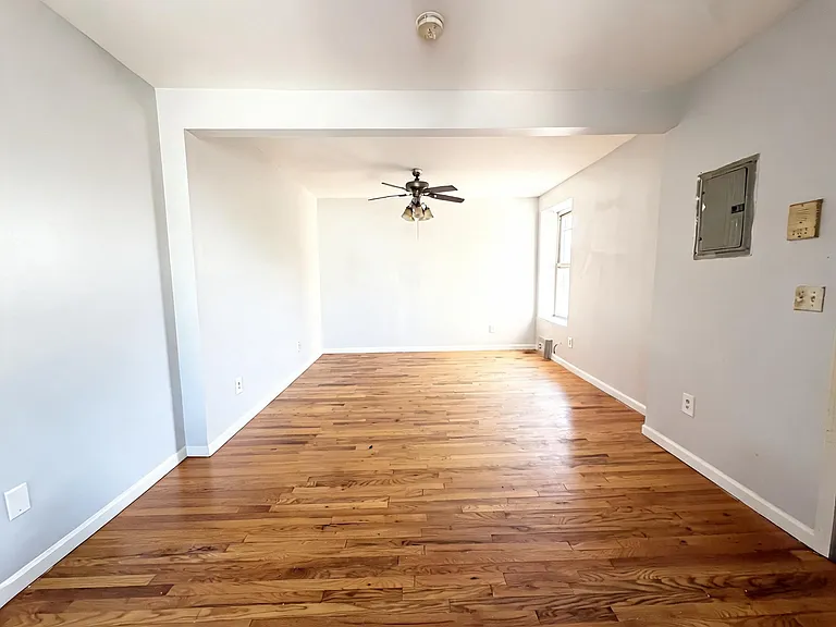 223 Hawthorne Ave #3 — Photo 2