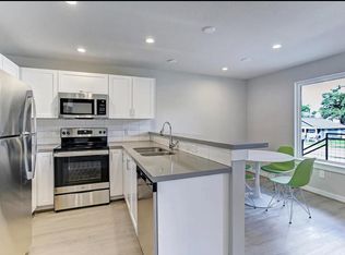 645 E 11th 1/2 St #9, Houston, TX 77008