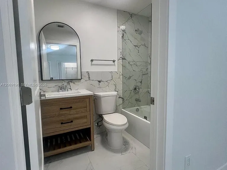 1860 NW 19th St #201 — Photo 8