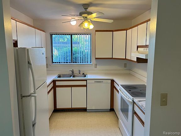 3rd image of 42808 Lilley Pointe Dr