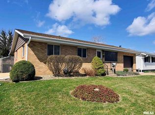 409 Manor St, Pekin, IL 61554