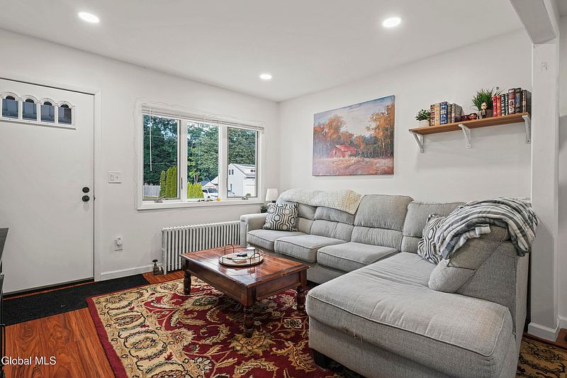 5th image of 842 Adams Street
